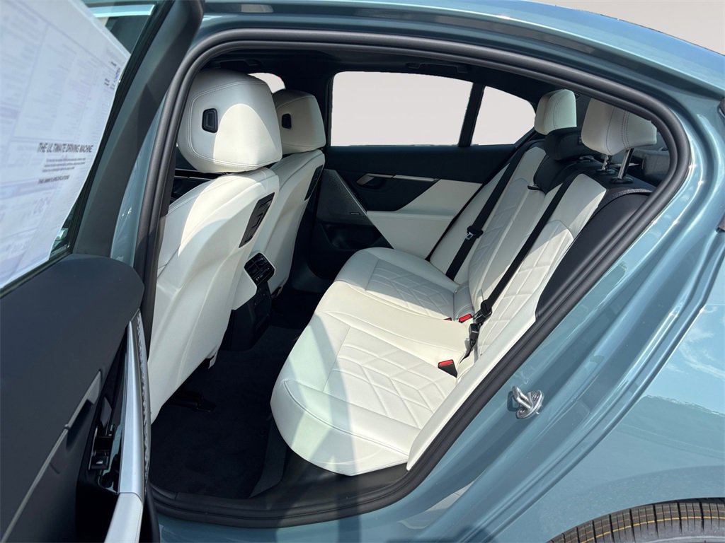 New 2026 BMW 530i xDrive image 13