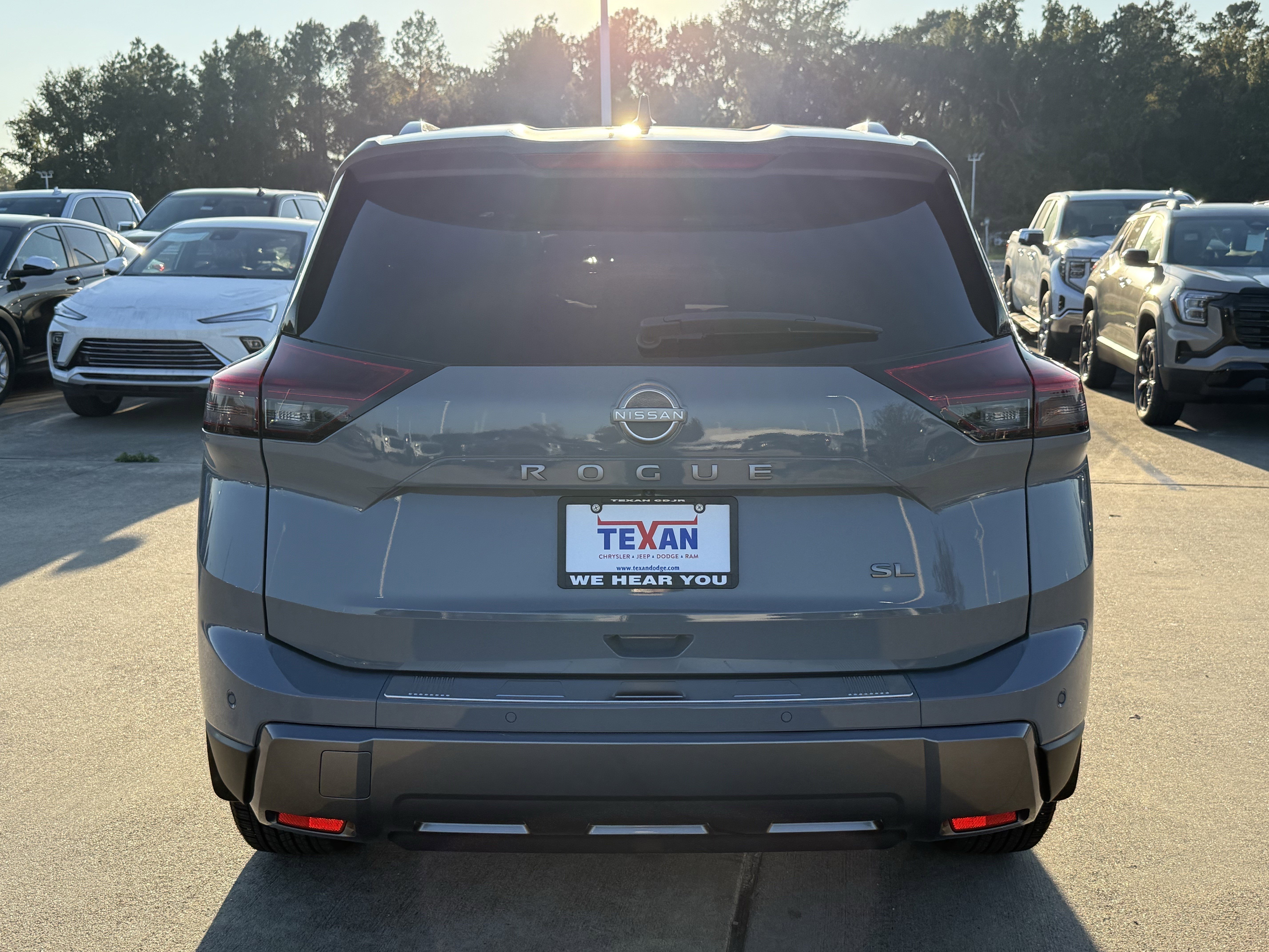 Used 2025 Nissan Rogue SL image 6