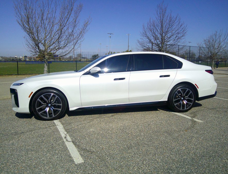 Used 2025 BMW 760i xDrive w/ Executive Package AWD/4WD image 12