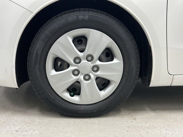 Used 2017 Kia Forte LX FWD image 28