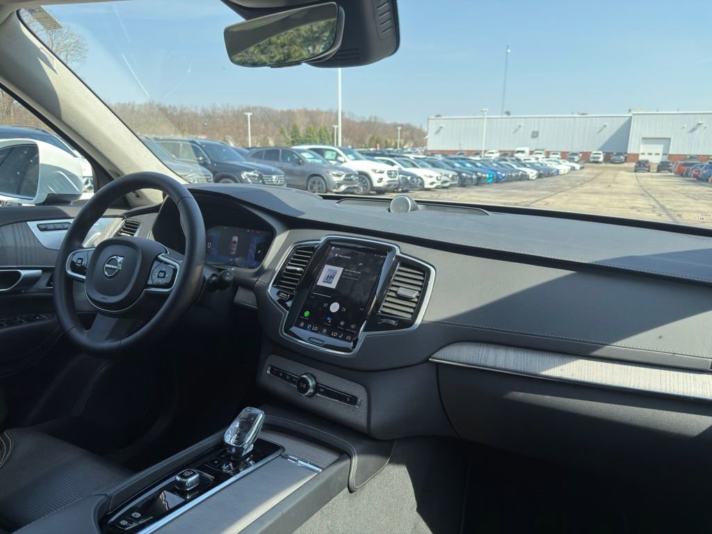 Used 2024 Volvo XC90 T8 Ultimate w/ Lounge Package image 18