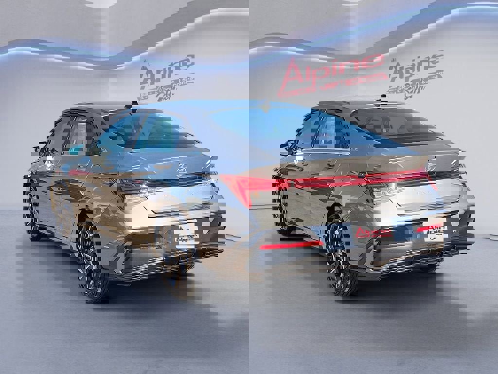 Used 2024 Hyundai Elantra SEL w/ Convenience Package image 3