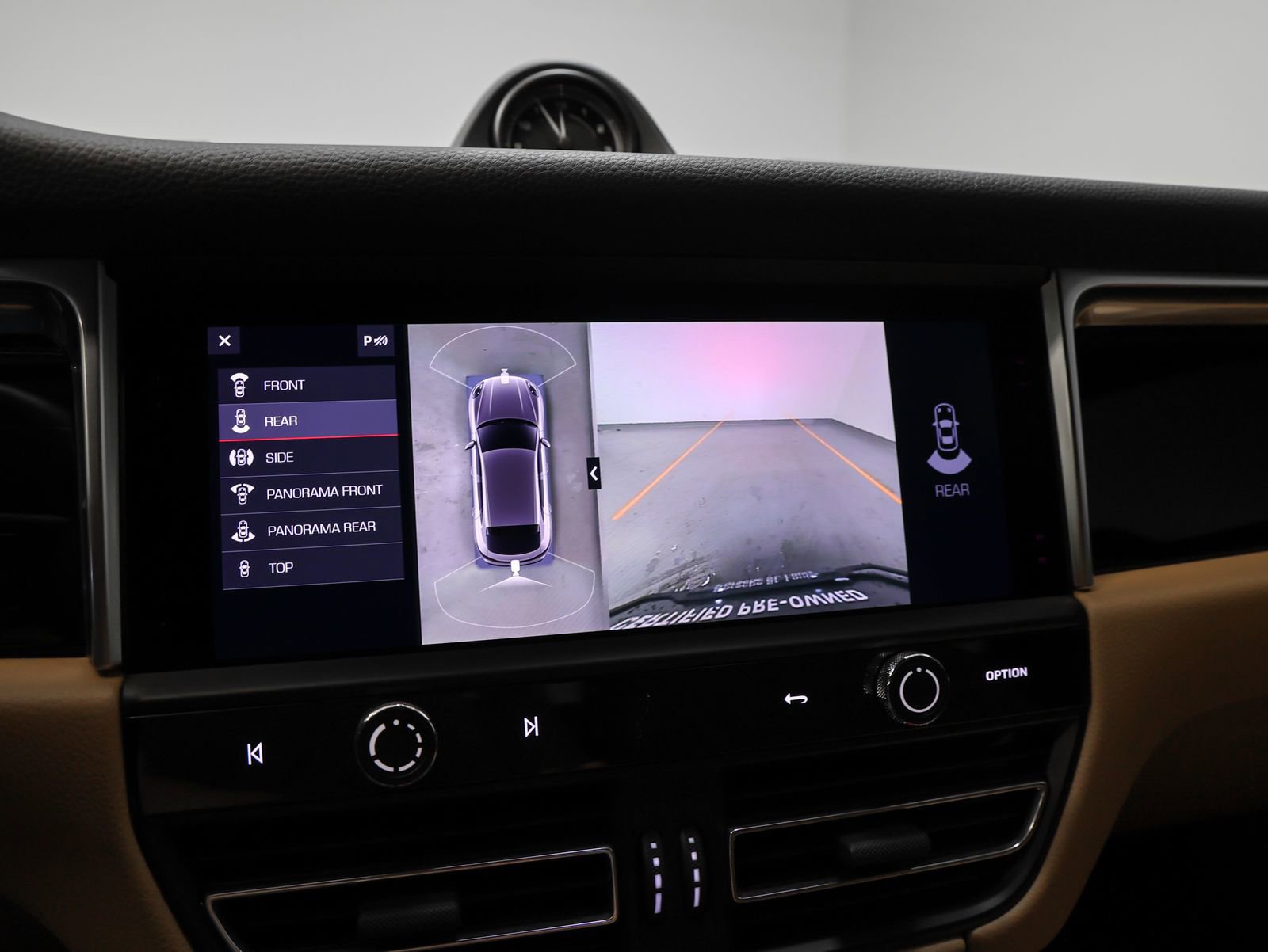 Certified 2023 Porsche Macan AWD/4WD image 32
