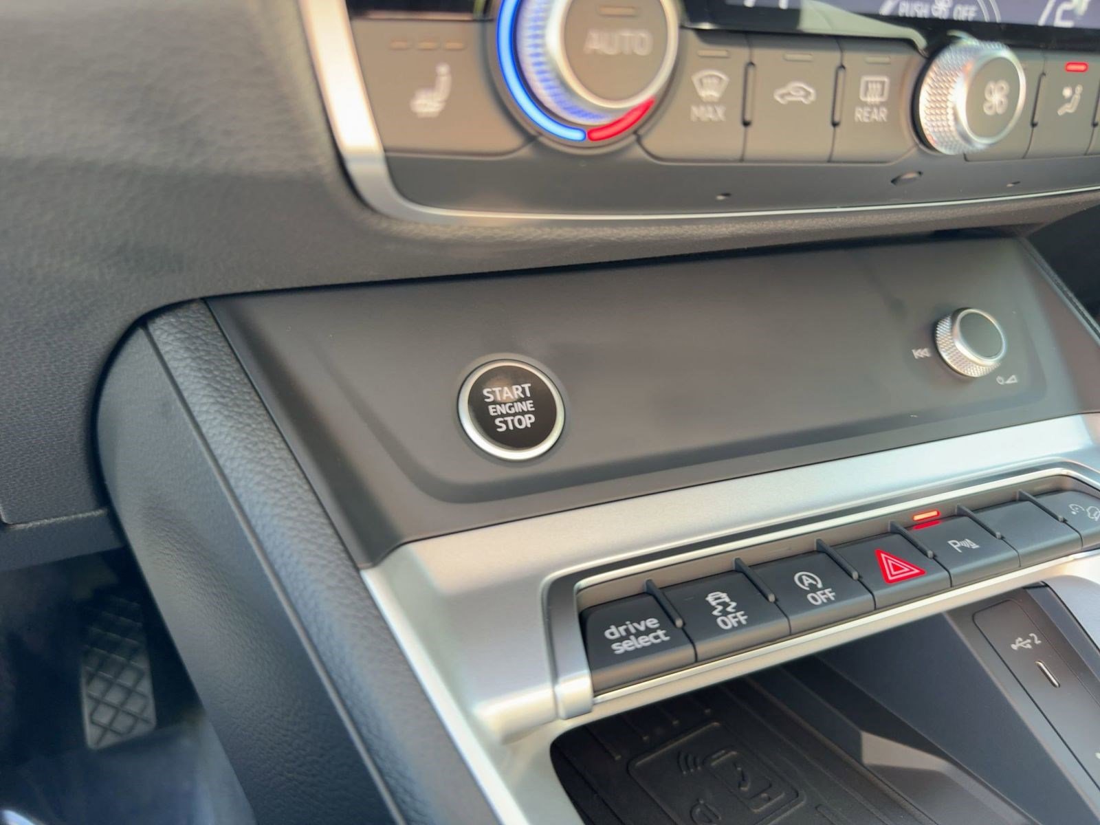 New 2025 Audi Q3 2.0T Premium image 26