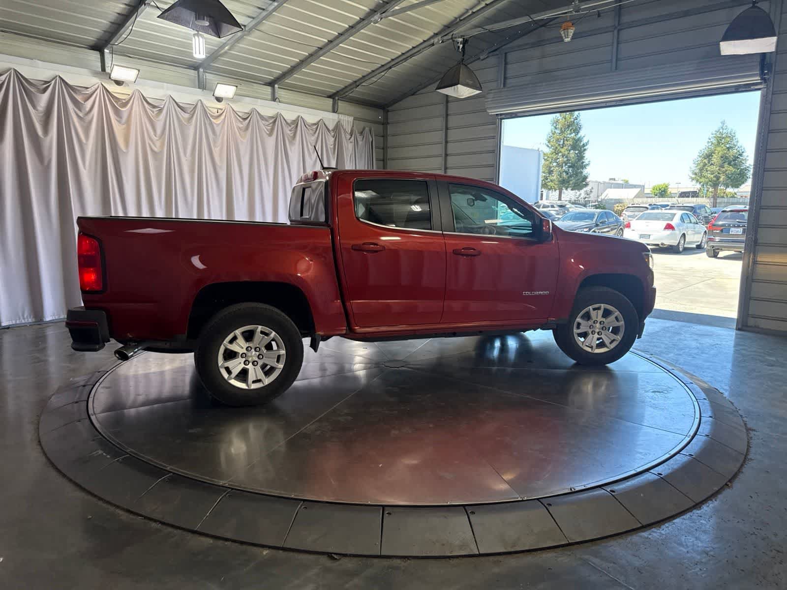 Used 2016 Chevrolet Colorado LT w/ LT Convenience Package RWD image 3