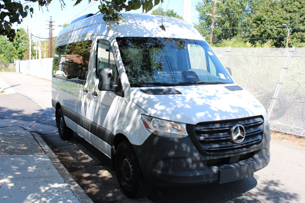 Used 2025 Mercedes-Benz Sprinter 2500 image 4
