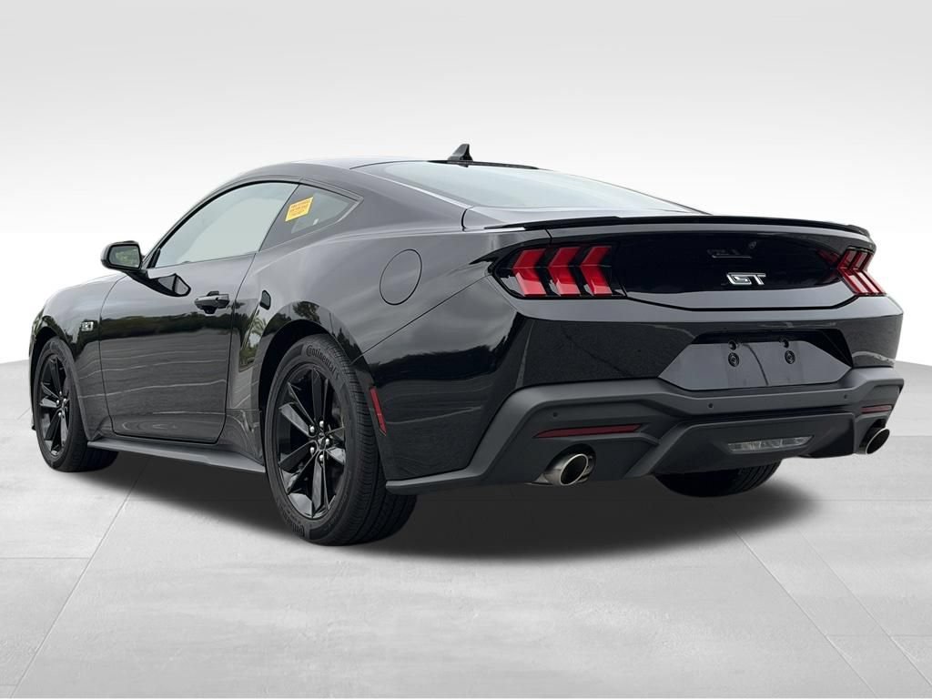 Used 2025 Ford Mustang GT RWD image 4