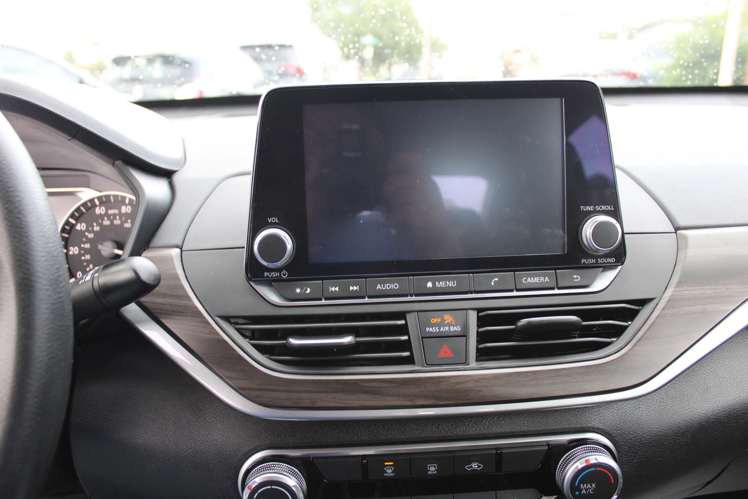 Used 2024 Nissan Altima 2.5 SV FWD image 13