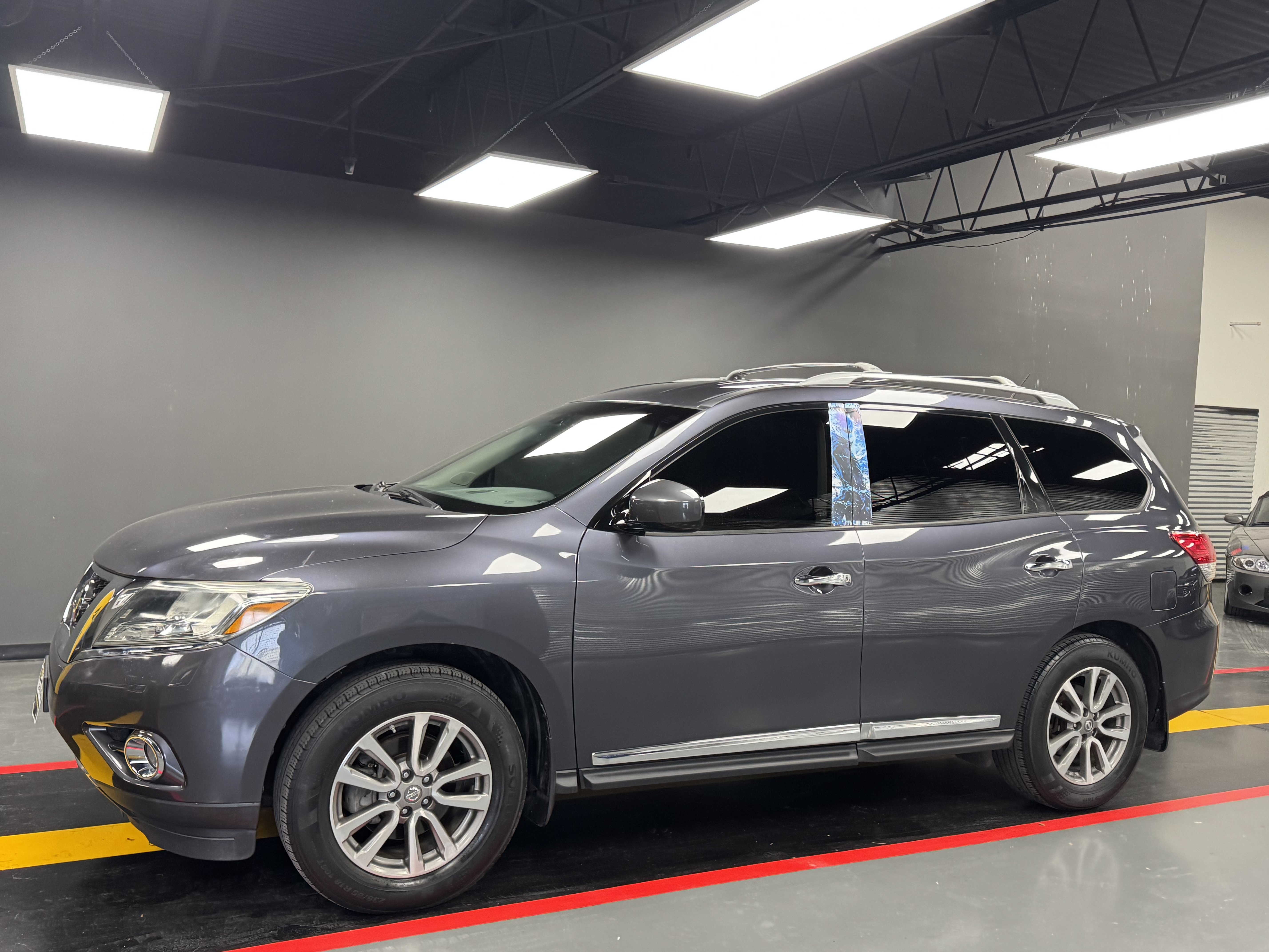 Used 2014 Nissan Pathfinder SL w/ SL Tech Package AWD/4WD image 2