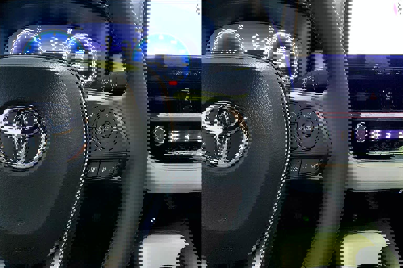 Used 2026 Toyota Corolla SE w/ SE Package image 46