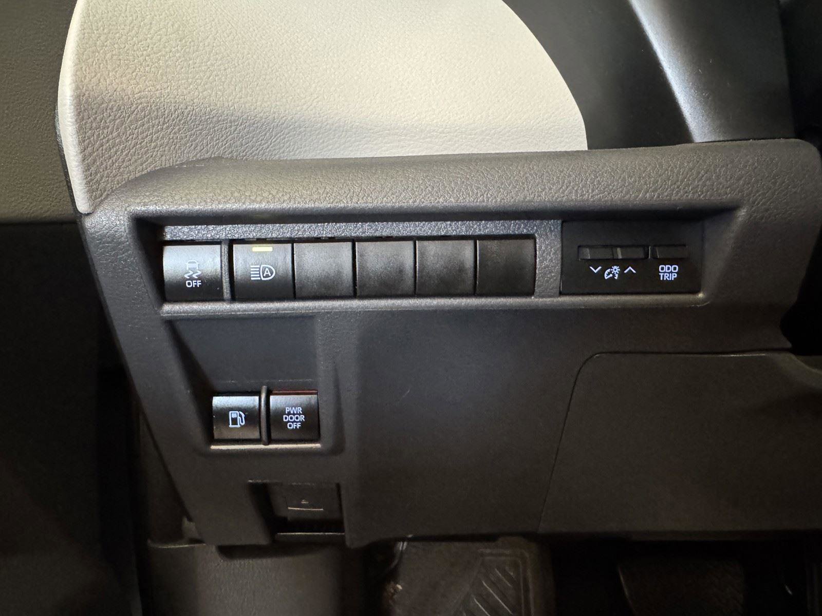 Used 2024 Toyota Sienna XLE FWD image 21