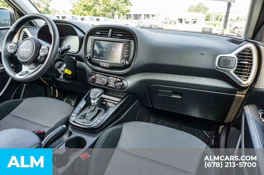 Used 2025 Kia Soul LX w/ LX Technology Package FWD image 24