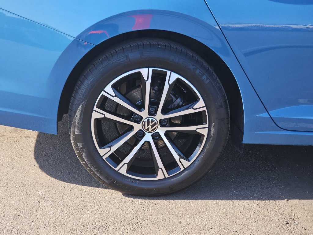 Used 2025 Volkswagen Jetta Sport FWD image 38
