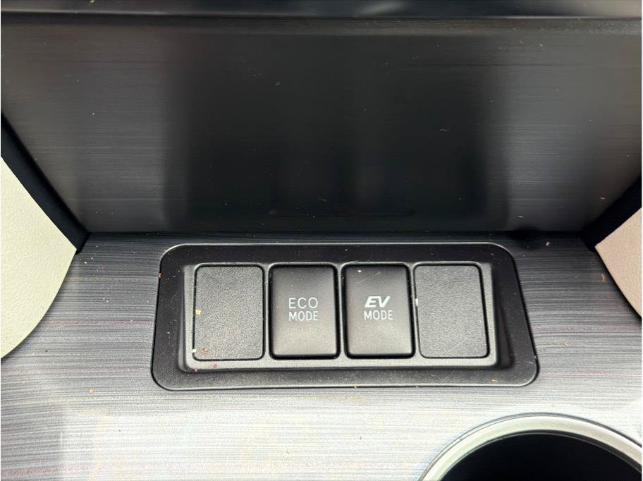 Used 2014 Toyota Camry XLE w/ Protection Package FWD image 18