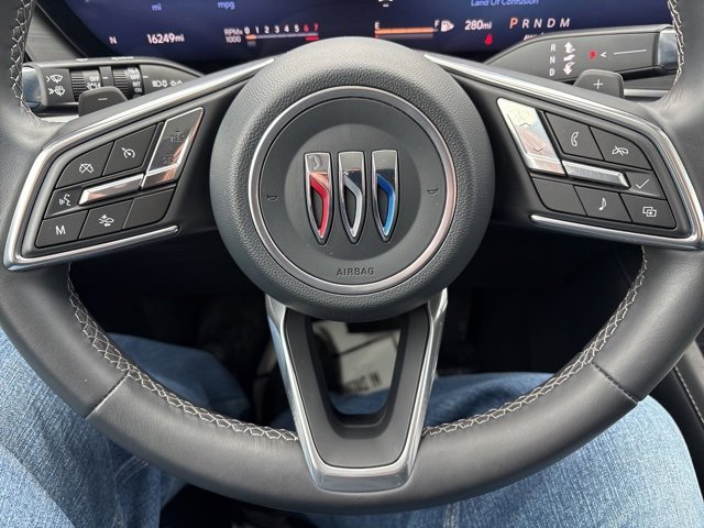 Used 2025 Buick Envision Preferred image 18