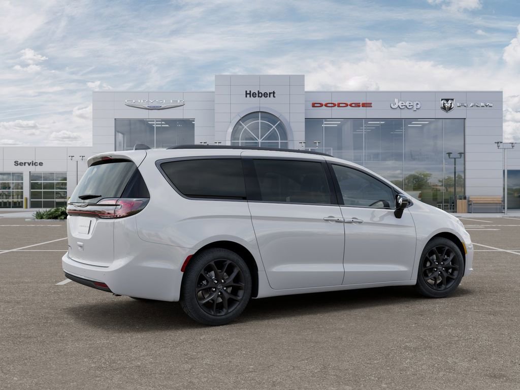 New 2026 Chrysler Pacifica Select w/ S Appearance Package image 4