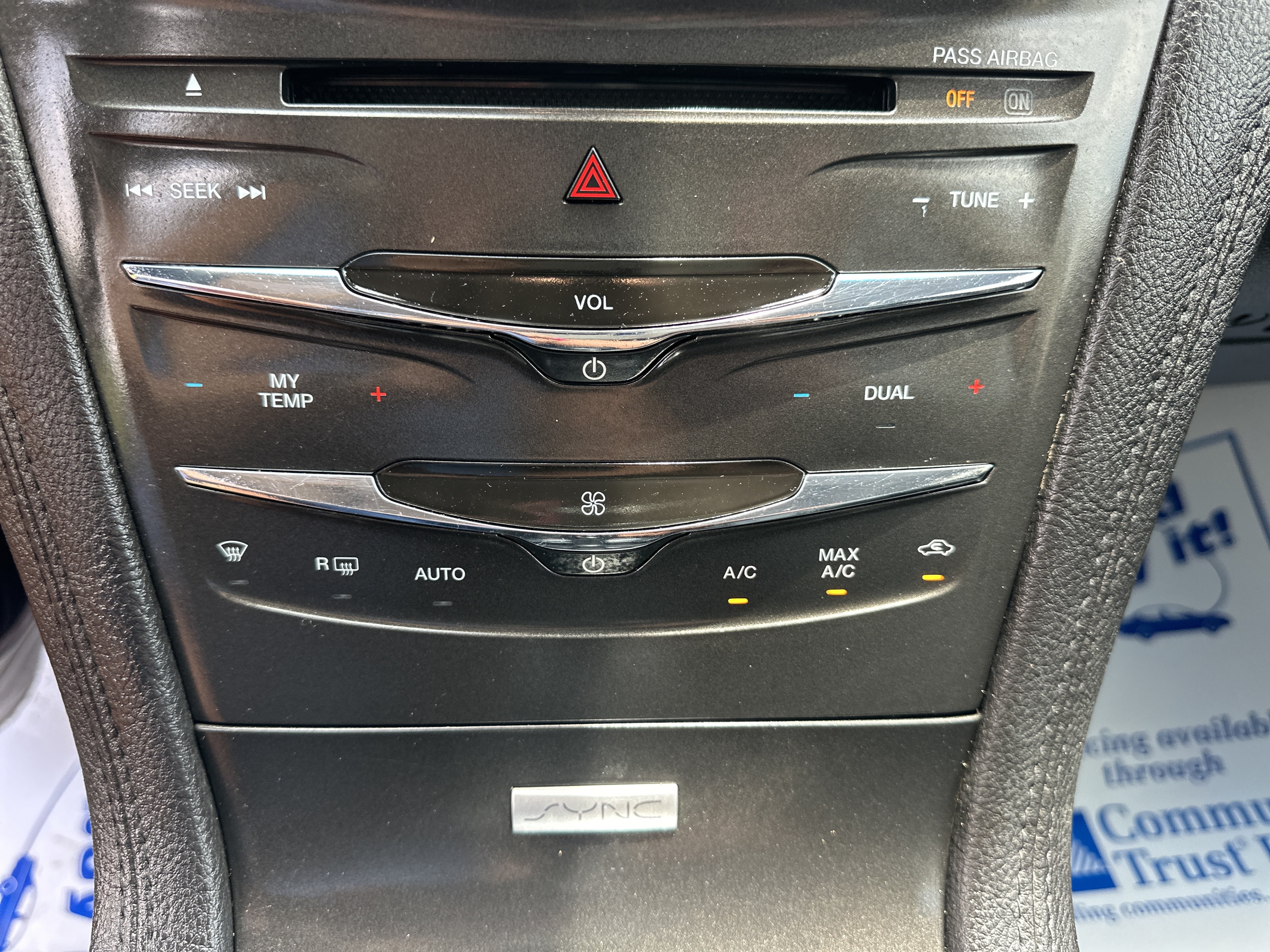 Used 2019 Lincoln MKT AWD image 17