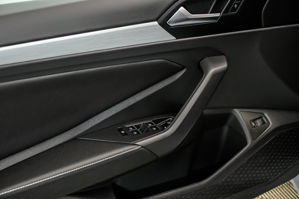 Used 2025 Volkswagen Jetta Sport image 8