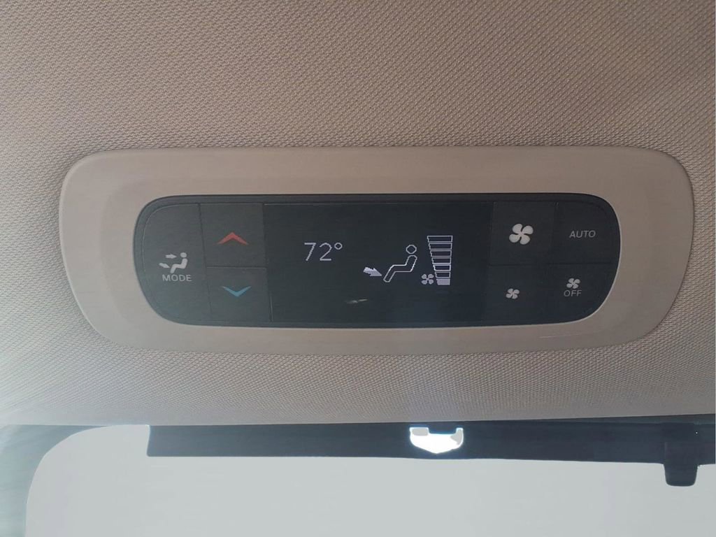 Used 2024 Chrysler Pacifica Touring-L FWD image 26