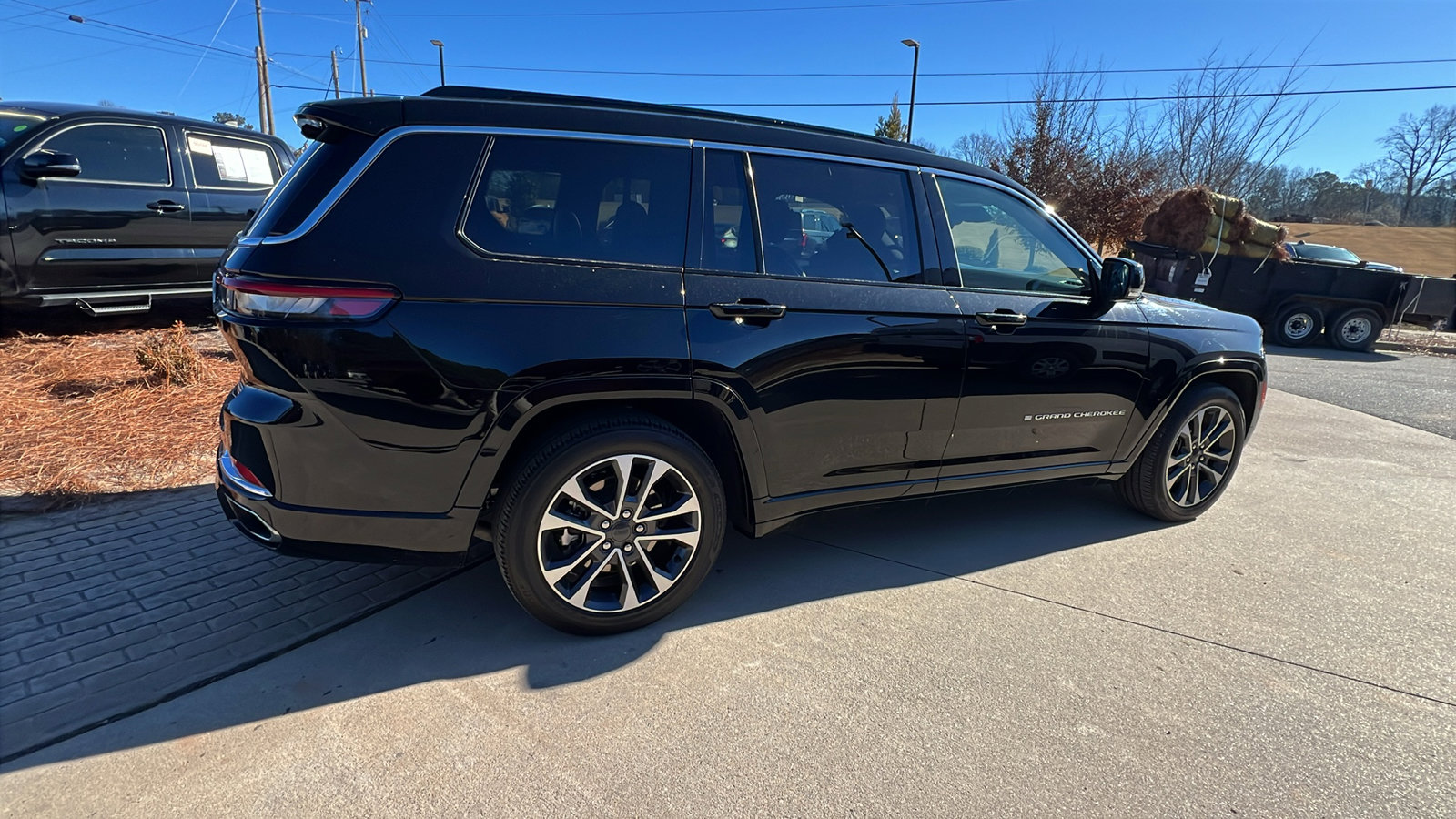 Used 2024 Jeep Grand Cherokee L Overland w/ Advanced Protech Group III image 8