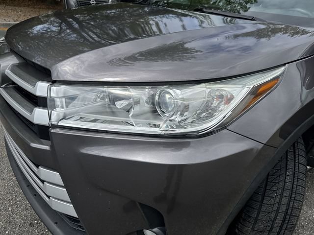 Used 2019 Toyota Highlander XLE FWD image 31