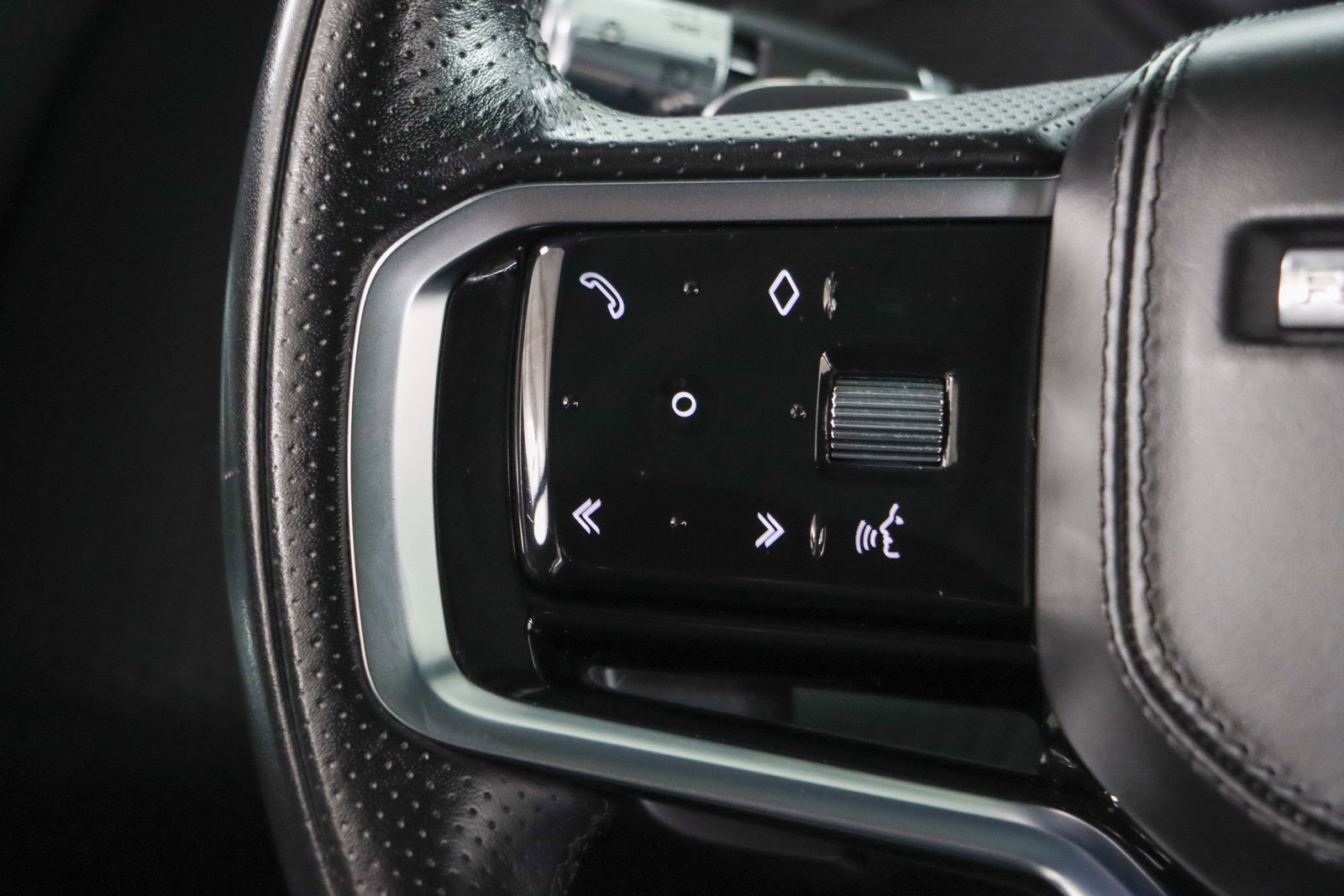 Used 2023 Land Rover Range Rover Velar R-Dynamic S AWD/4WD image 13