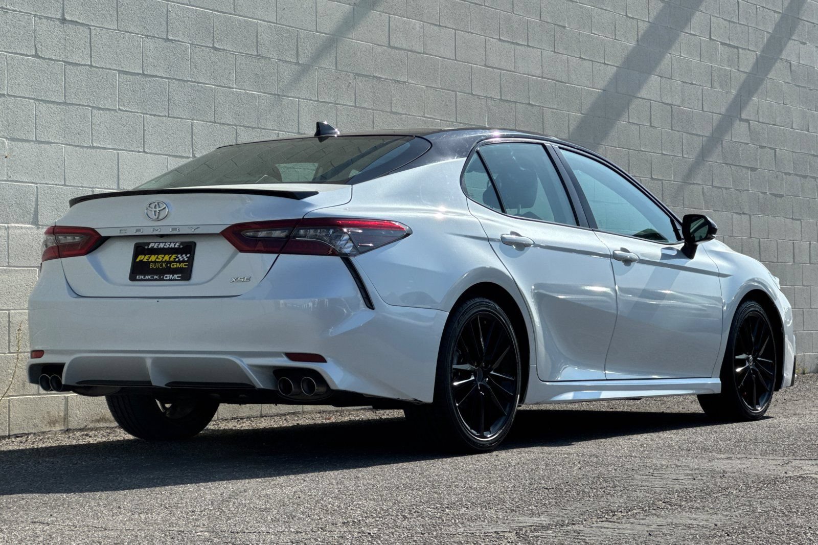 Used 2022 Toyota Camry XSE FWD image 4