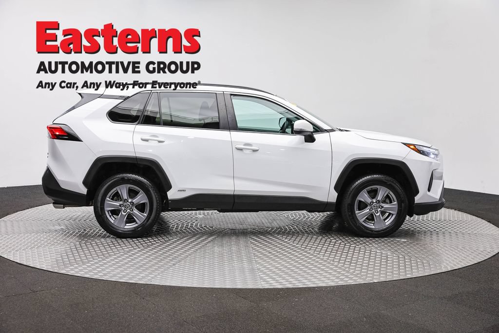 Used 2022 Toyota RAV4 XLE AWD/4WD image 4