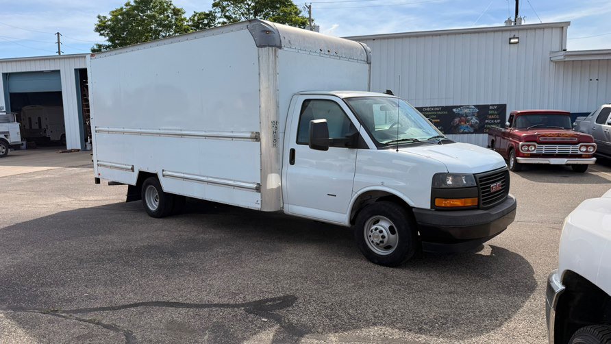 Used 2020 GMC Savana 3500 Extended w/ Driver Convenience Package RWD image 6