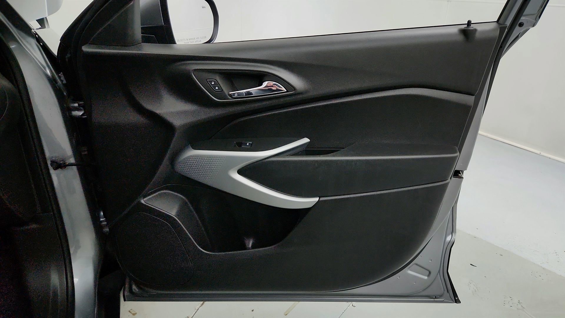 Certified 2025 Chevrolet Trax LS w/ LS Convenience Package FWD image 28