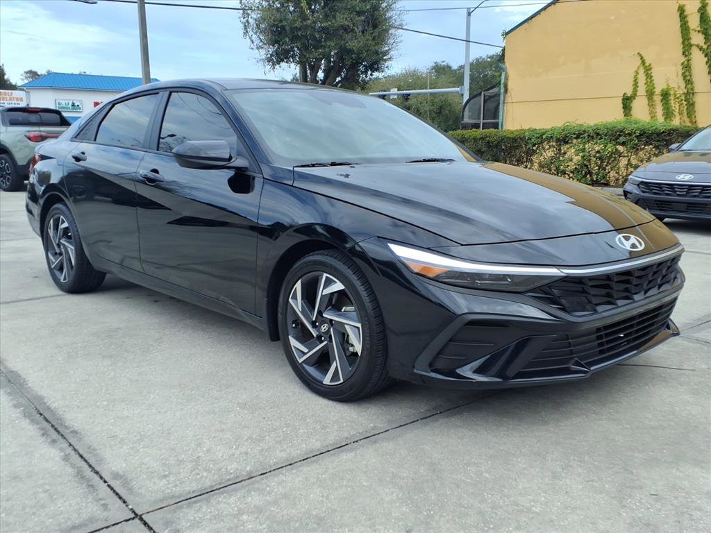 Used 2025 Hyundai Elantra Sport image 24
