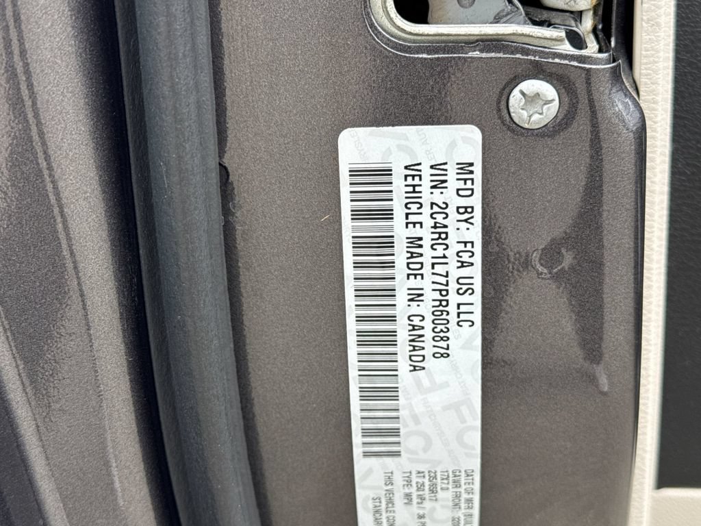 Used 2023 Chrysler Pacifica Touring-L FWD image 34