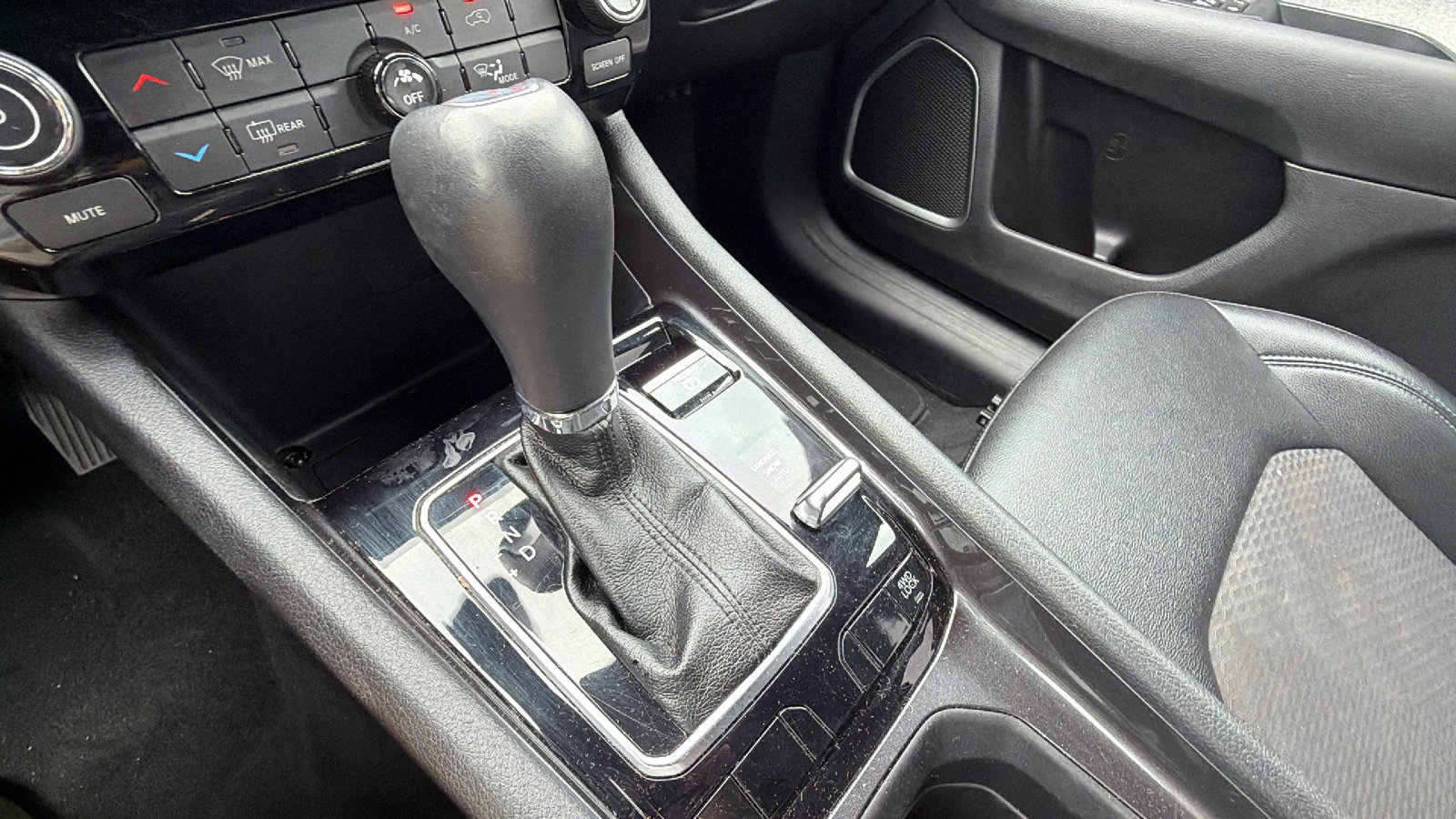Used 2024 Jeep Compass Latitude w/ Altitude Special Edition AWD/4WD image 31