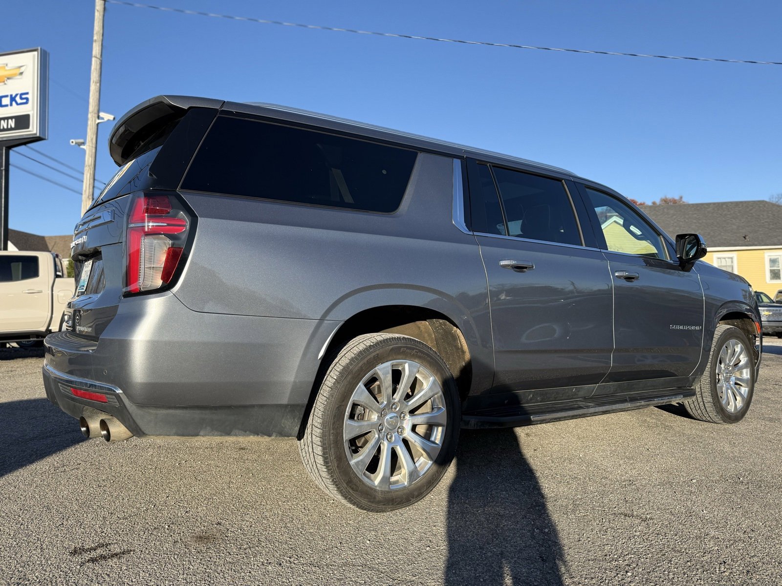 Used 2021 Chevrolet Suburban Premier image 6