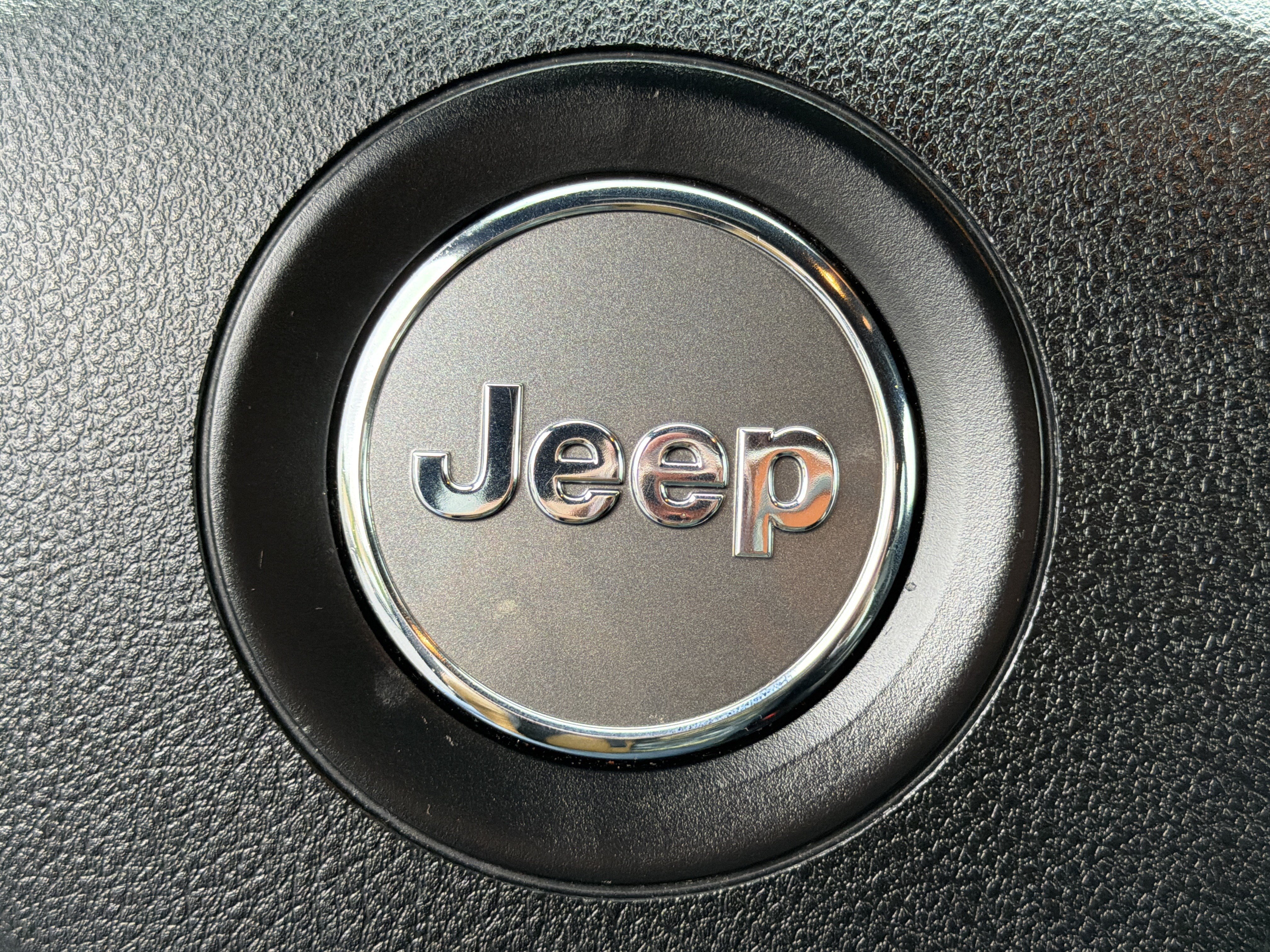 Used 2018 Jeep Grand Cherokee Altitude AWD/4WD image 23