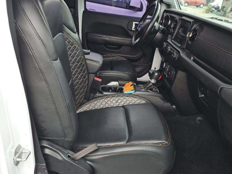 Used 2022 Jeep Wrangler Unlimited Sahara AWD/4WD image 5