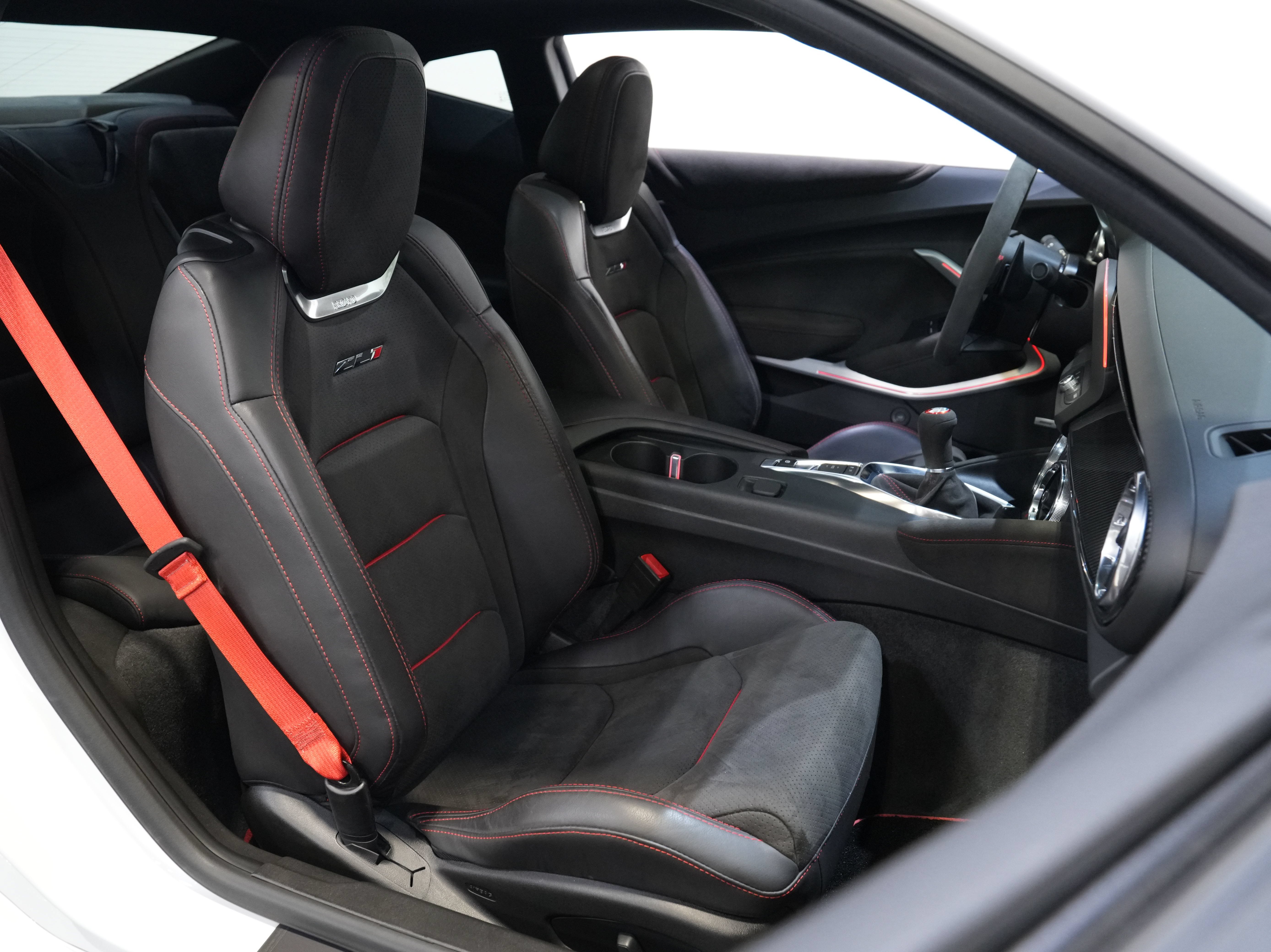 Used 2018 Chevrolet Camaro ZL1 RWD image 31