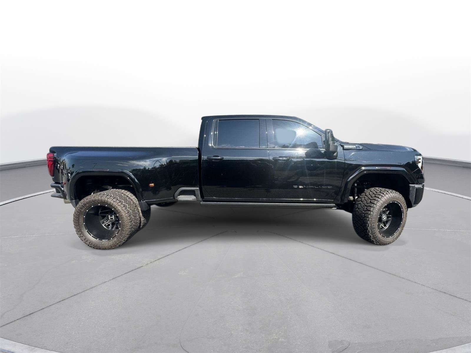 Used 2024 GMC Sierra 3500 Denali Ultimate AWD/4WD image 5