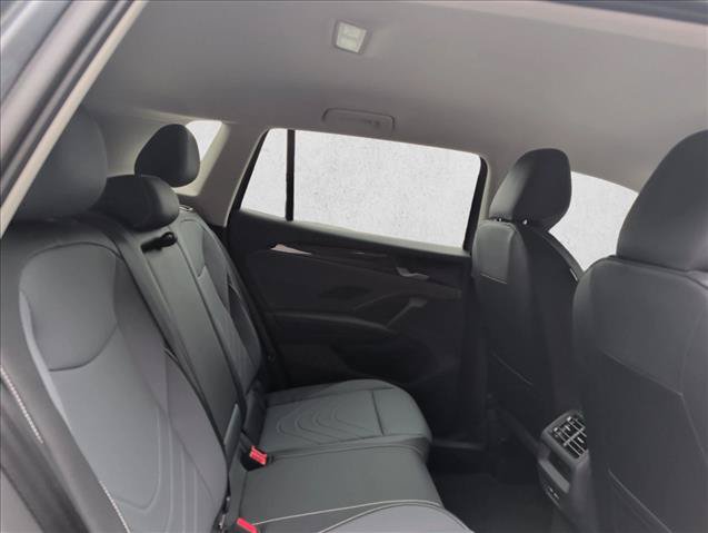 Used 2025 Volkswagen Tiguan SE FWD image 23