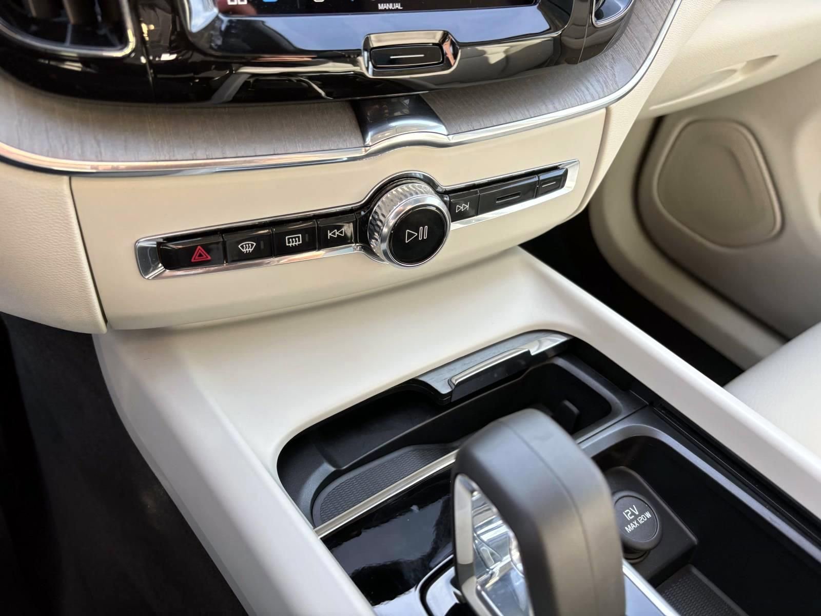 Used 2025 Volvo XC60 B5 Plus w/ Climate Package image 21