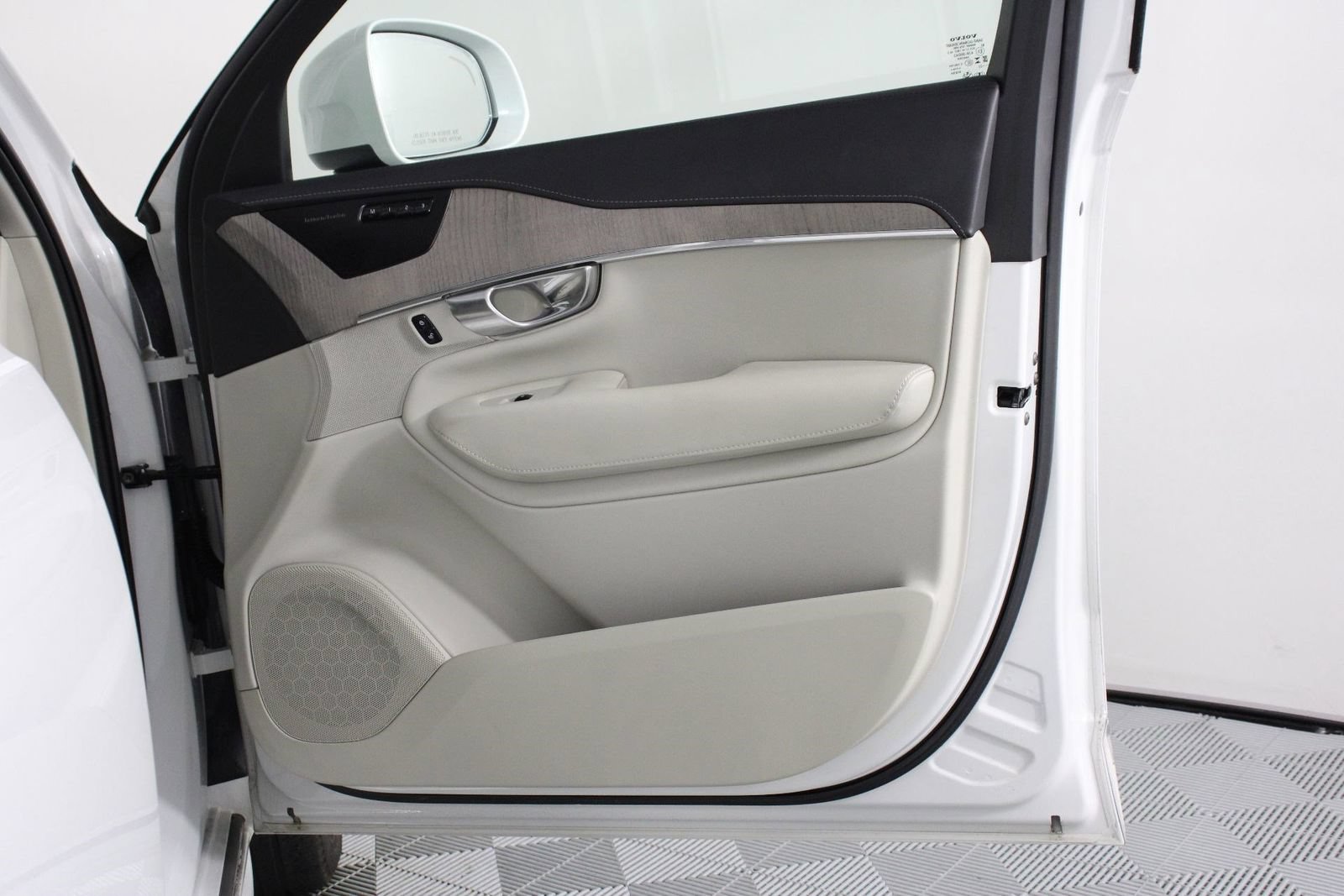 Used 2023 Volvo XC90 T8 Ultimate AWD/4WD image 21