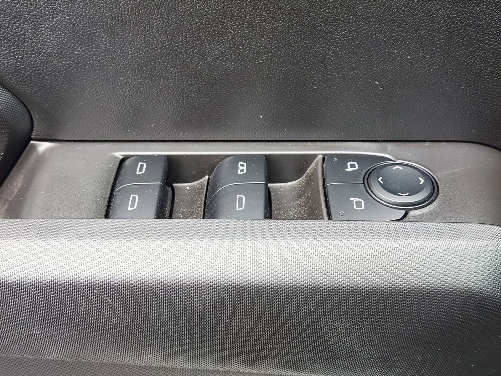 New 2025 GMC Canyon Elevation w/ Convenience Package image 28