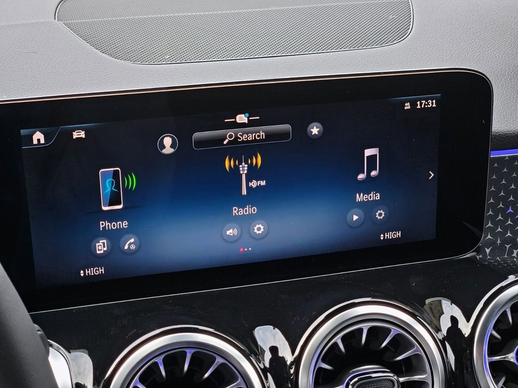 New 2026 Mercedes-Benz GLB 250 4MATIC image 19