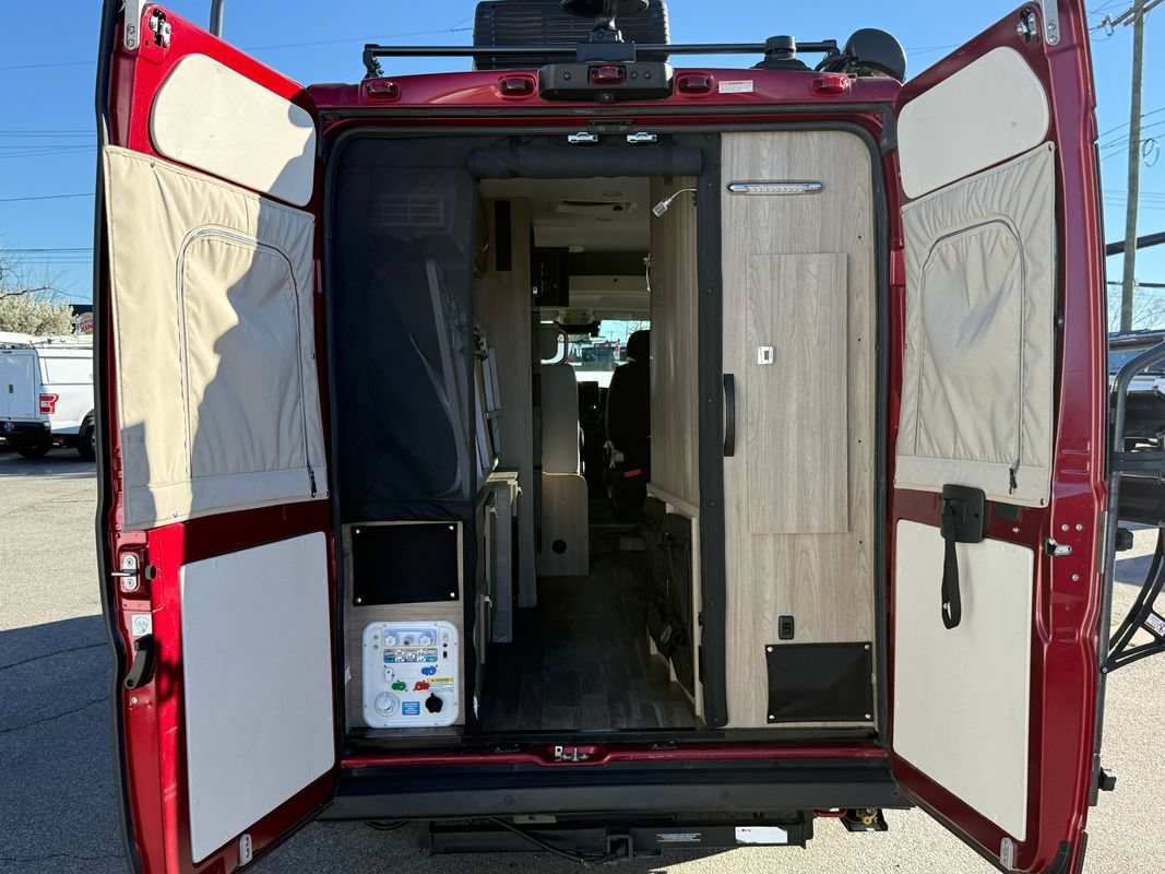 Used 2022 RAM ProMaster 3500 w/ Premium Convenience Group FWD image 9