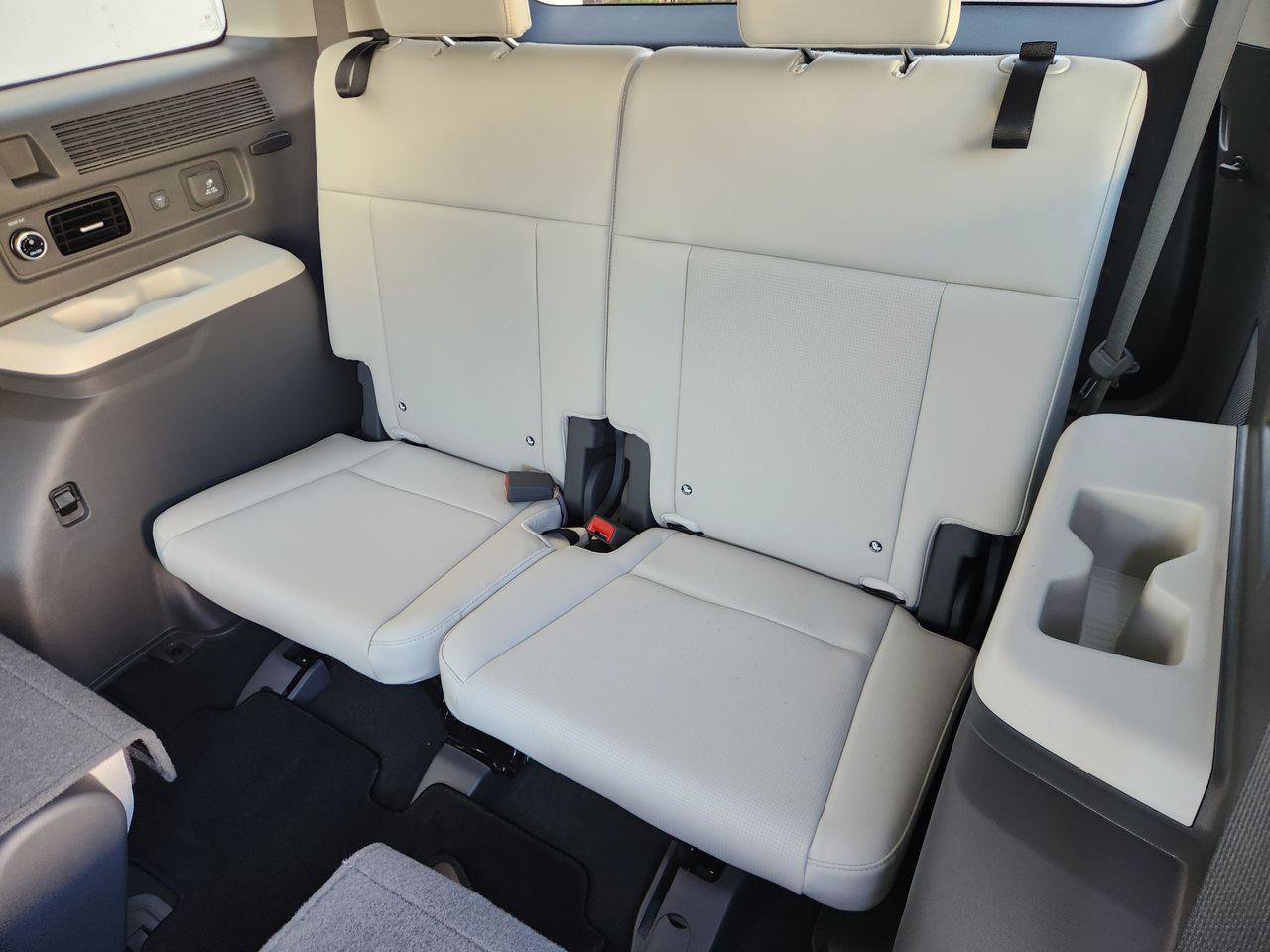 New 2027 Hyundai Santa Fe Calligraphy FWD image 31