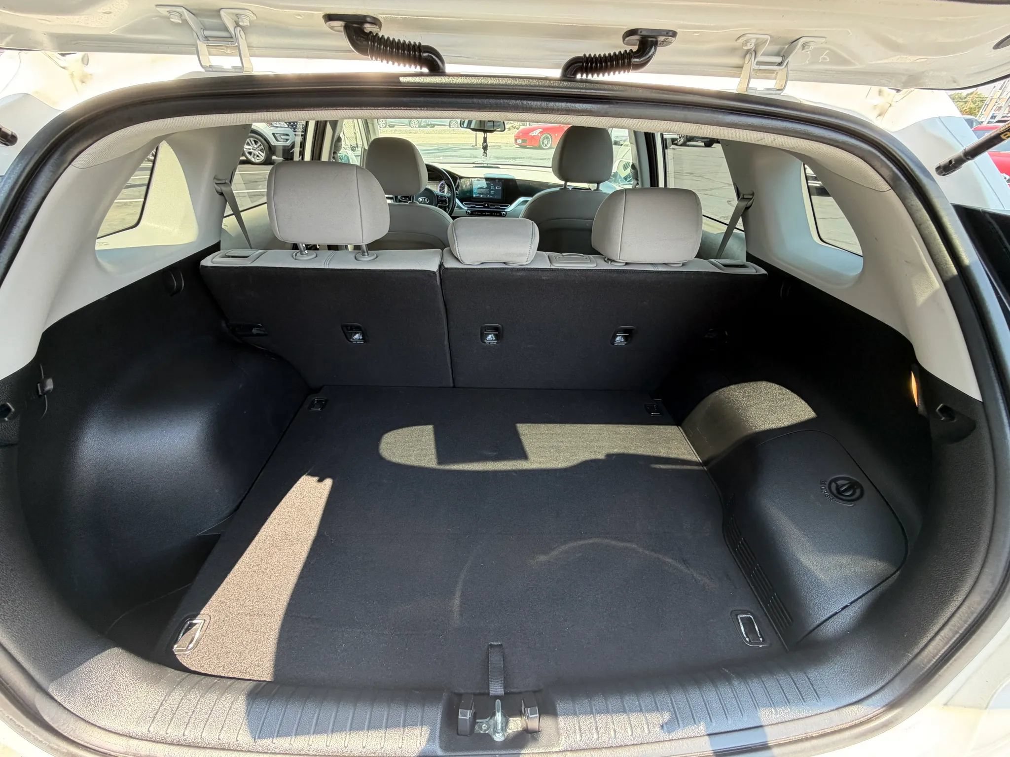 Used 2020 Kia Niro LXS FWD image 17