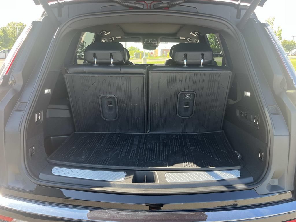 Certified 2026 Cadillac Vistiq Luxury w/ LPO, Floor Liner Package AWD/4WD image 11