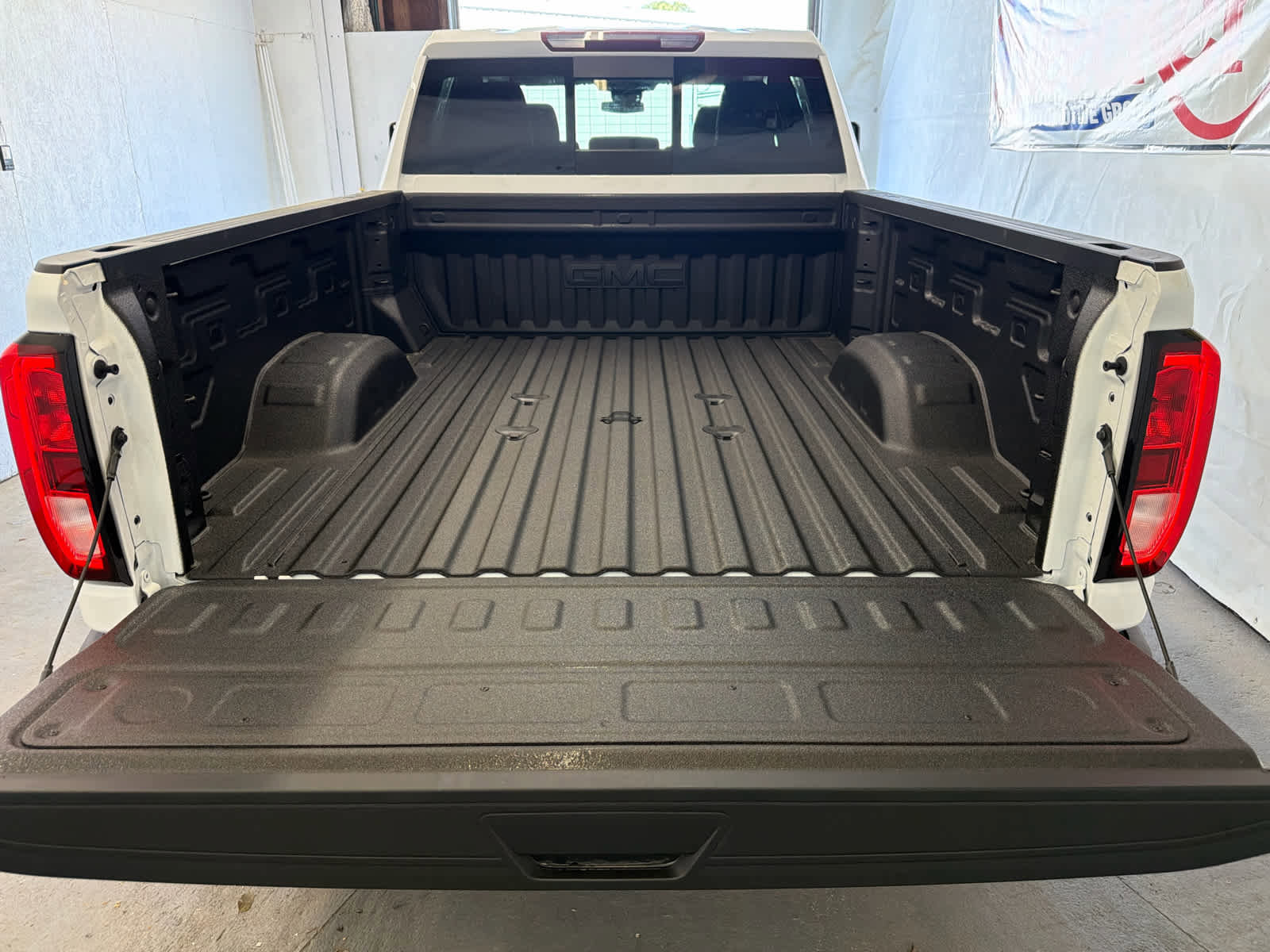 New 2026 GMC Sierra 2500 SLE w/ SLE Value Package; AWD/4WD image 14