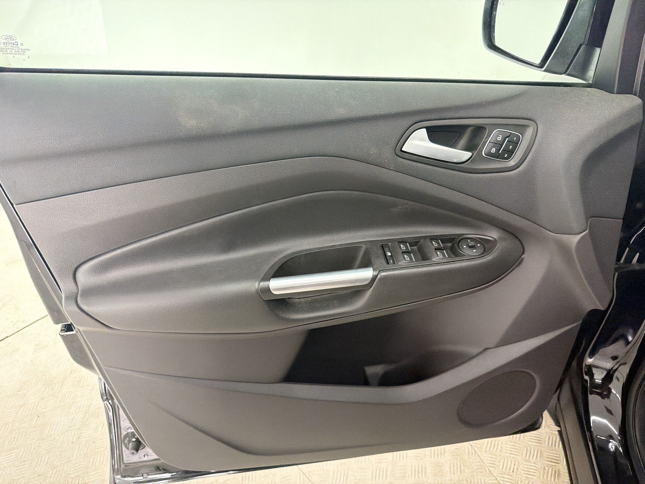 Used 2018 Ford Escape Titanium w/ Ford Safe & Smart Package FWD image 14