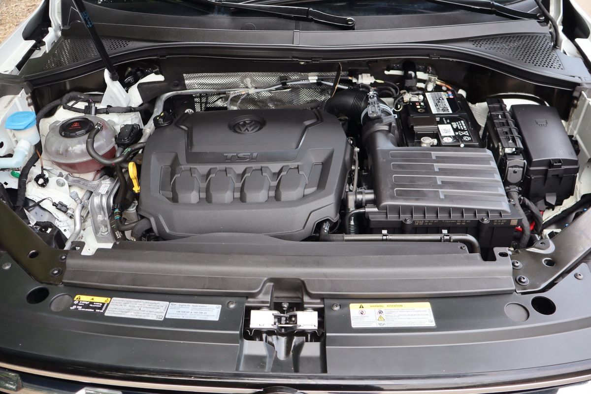 Used 2021 Volkswagen Tiguan SE AWD/4WD image 39